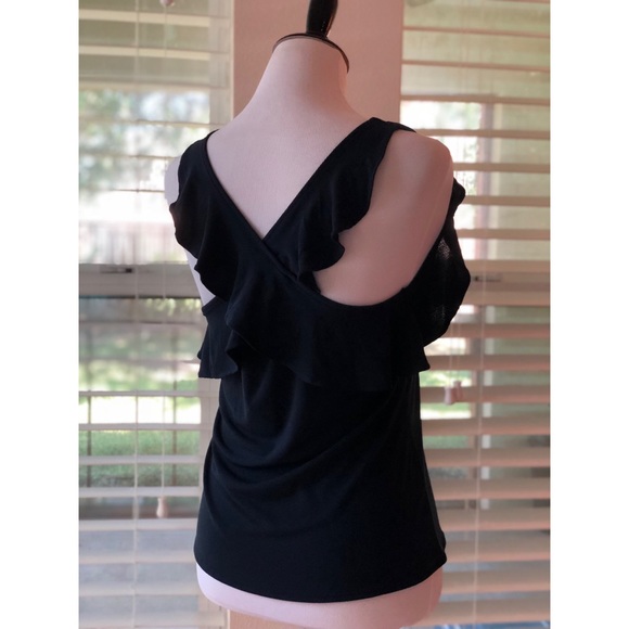 🆕📦FREE SHIPPING! Ruffled Blouse📦🆕 - Picture 3 of 5